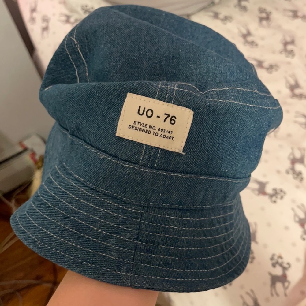 NEVER WORN URBAN OUTFITTERS BUCKET HAT